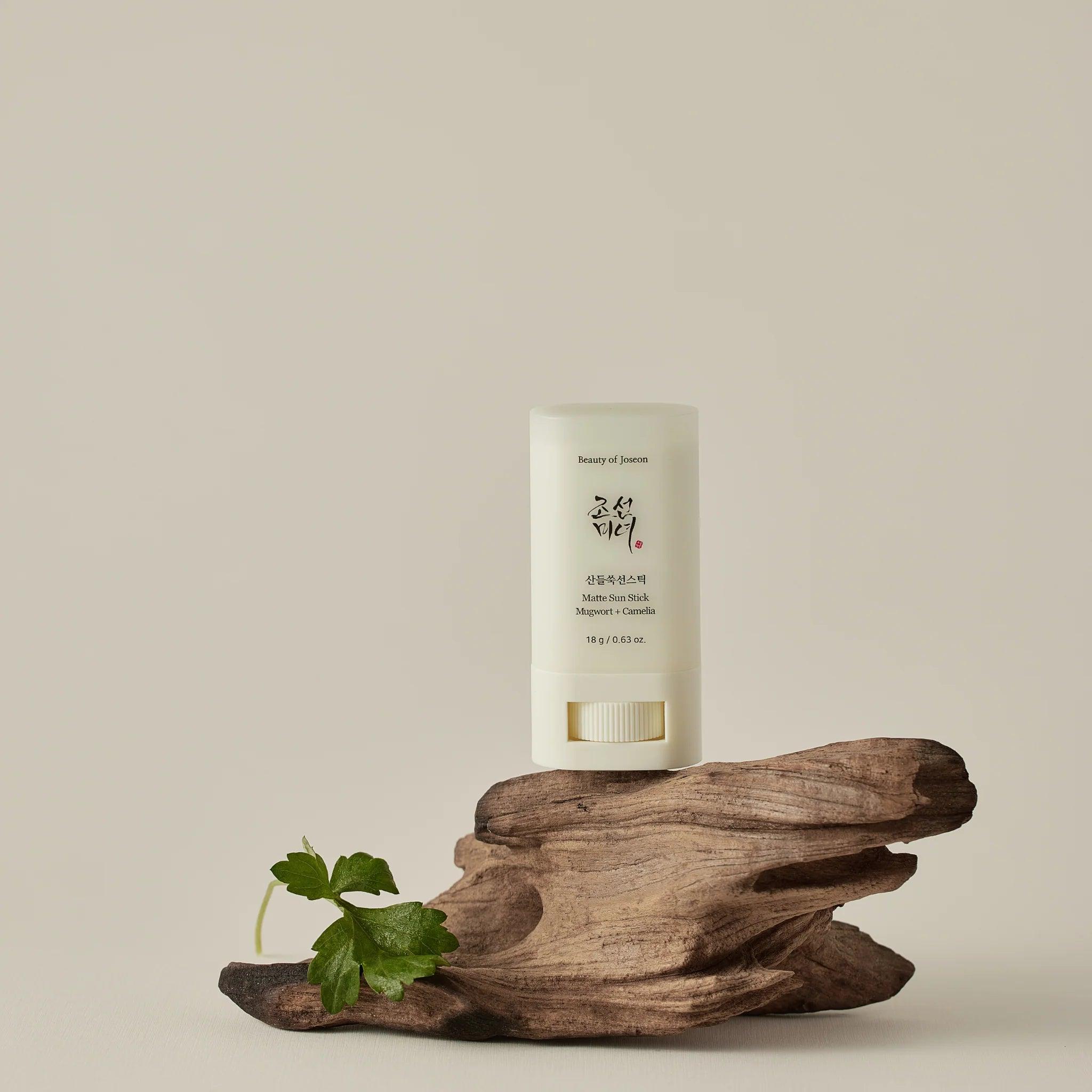 Matte Sun Stick: Mugwort+Camelia SPF 50+ PA++++ - 18 g - K-Beauty Arabia