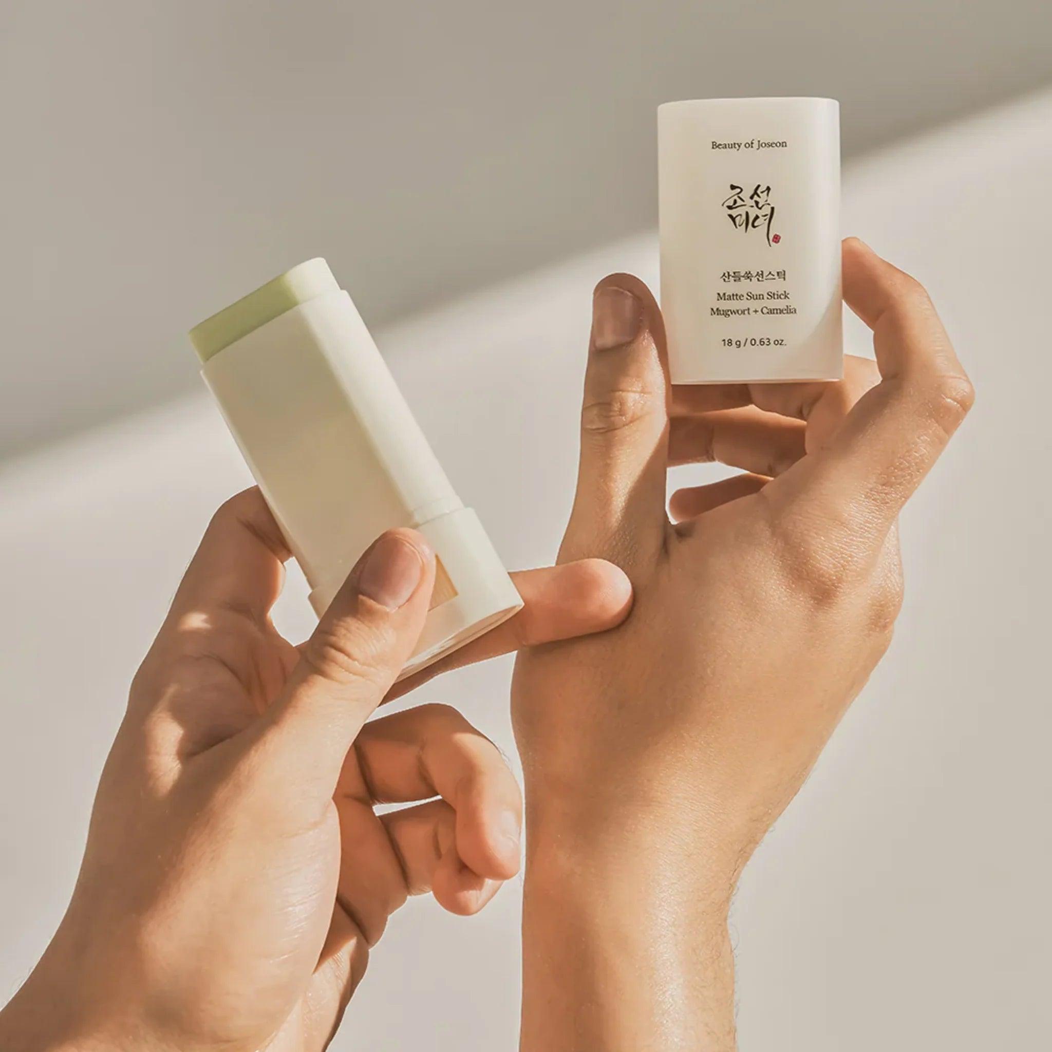 Matte Sun Stick: Mugwort+Camelia SPF 50+ PA++++ - 18 g - K-Beauty Arabia
